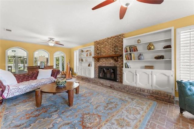 915 Tanglewood Drive, Lake Charles, LA 70611