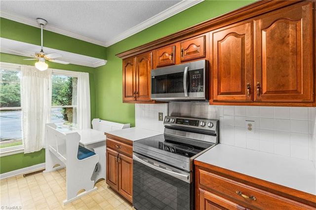 1700 Polo Oaks Court, Winston-salem, NC 27106