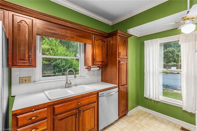 1700 Polo Oaks Court, Winston-salem, NC 27106