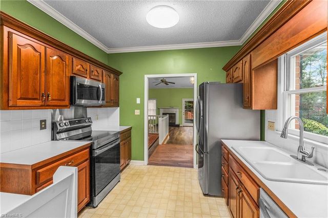 1700 Polo Oaks Court, Winston-salem, NC 27106