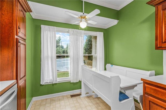 1700 Polo Oaks Court, Winston-salem, NC 27106