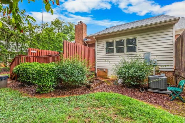 1700 Polo Oaks Court, Winston-salem, NC 27106