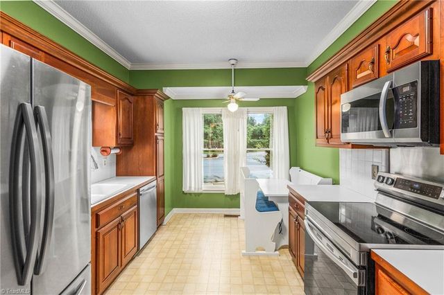 1700 Polo Oaks Court, Winston-salem, NC 27106