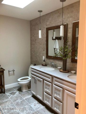 33 Wetherby Court, Colonie, NY 12047