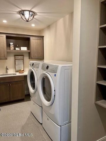 33 Wetherby Court, Colonie, NY 12047