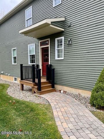 33 Wetherby Court, Colonie, NY 12047