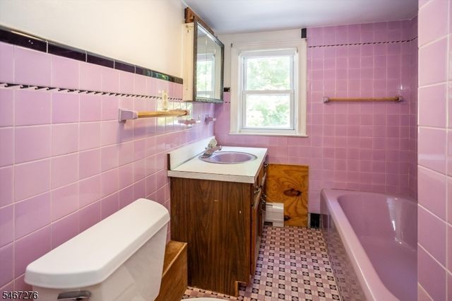 9 Main St, Roxbury Twp., NJ 07876