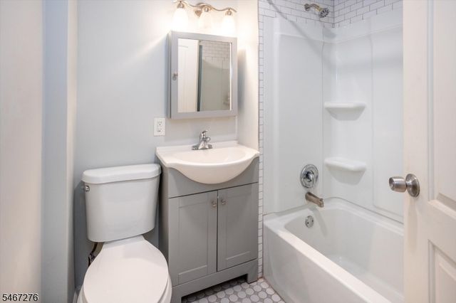 9 Main St, Roxbury Twp., NJ 07876