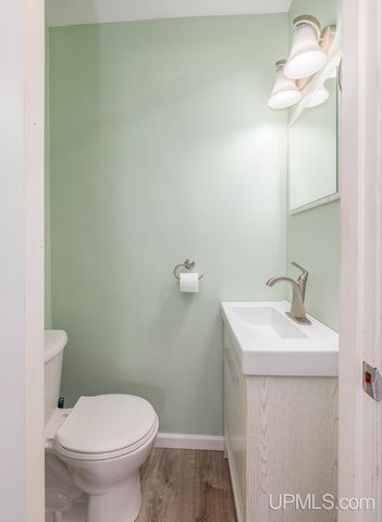 535 Detroit Avenue, Iron Mountain, MI 49801