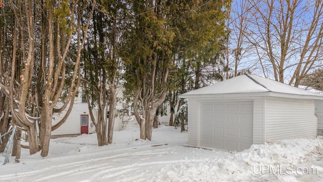 535 Detroit Avenue, Iron Mountain, MI 49801