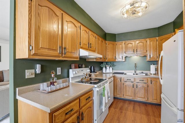 230 E PHILADELPHIA, Rapid City, SD 57701