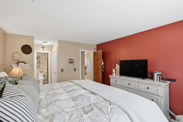 230 E PHILADELPHIA, Rapid City, SD 57701