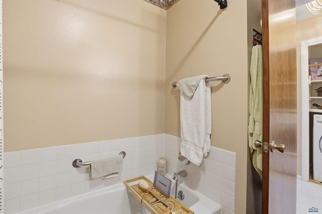230 E PHILADELPHIA, Rapid City, SD 57701