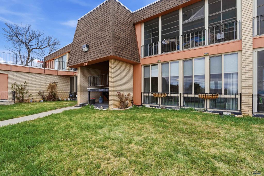 230 E PHILADELPHIA, Rapid City, SD 57701
