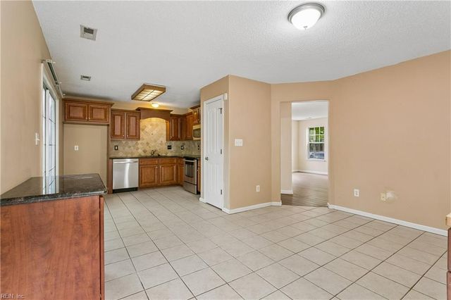 701 Stone CV, Newport News, VA 23602
