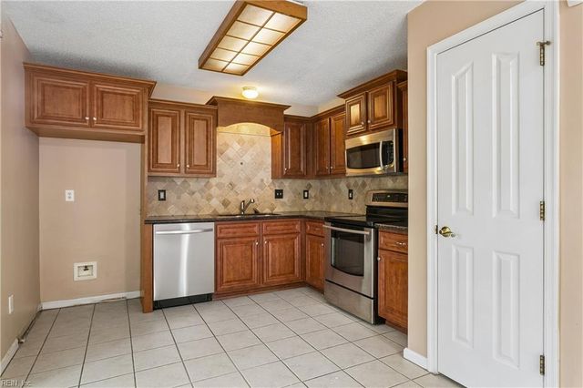 701 Stone CV, Newport News, VA 23602