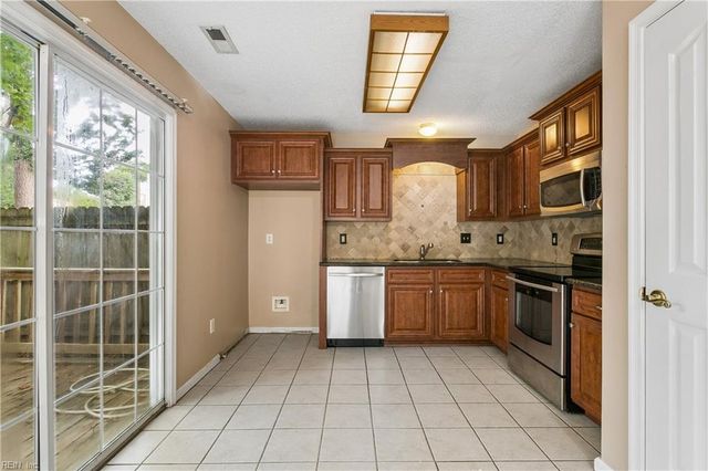 701 Stone CV, Newport News, VA 23602