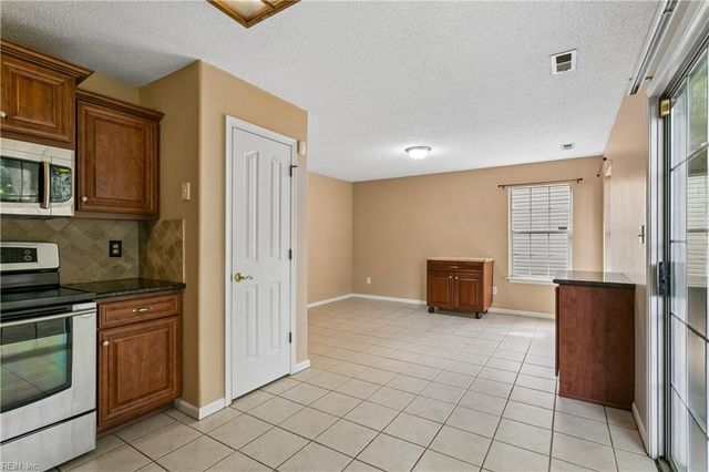 701 Stone CV, Newport News, VA 23602