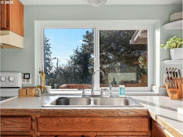 740 FLORENCE Ave, Astoria, OR 97103