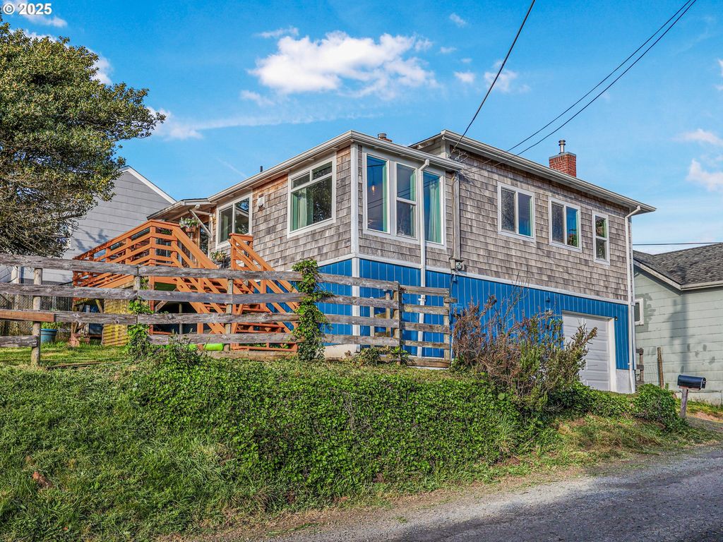 740 FLORENCE Ave, Astoria, OR 97103