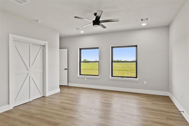 619 Chuckwagon Trail, Angleton, TX 77515