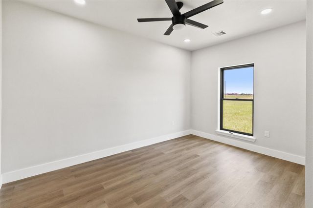 619 Chuckwagon Trail, Angleton, TX 77515