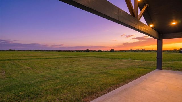 619 Chuckwagon Trail, Angleton, TX 77515