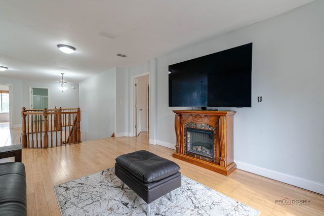 538 W Seaton Drive, Round Lake, IL 60073
