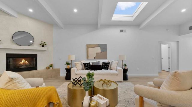 4909 Pacifica Dr, San Diego, CA 92109