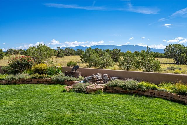 2 Green Meadow Loop, Santa Fe, NM 87506