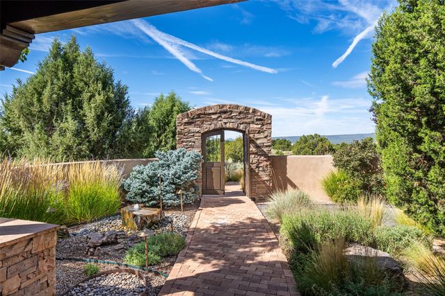 2 Green Meadow Loop, Santa Fe, NM 87506