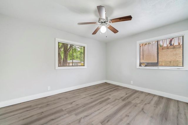 207 W Saunders Street, League City, TX 77573