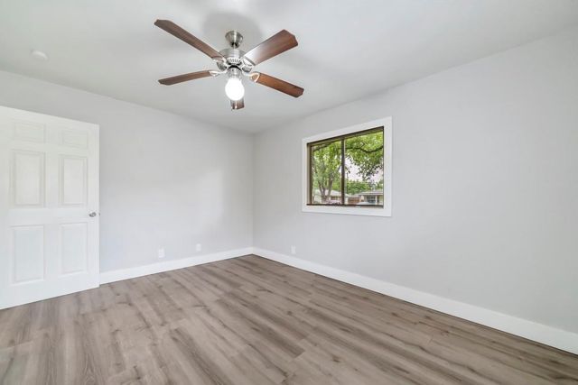 207 W Saunders Street, League City, TX 77573