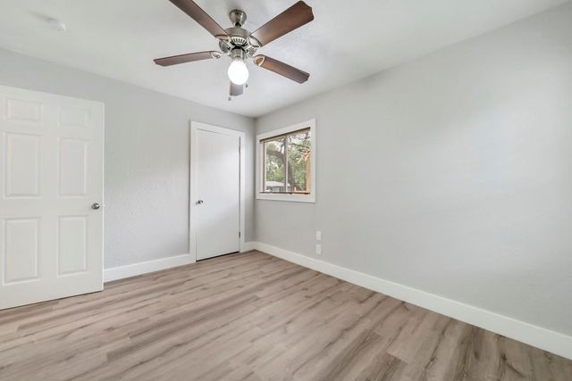 207 W Saunders Street, League City, TX 77573