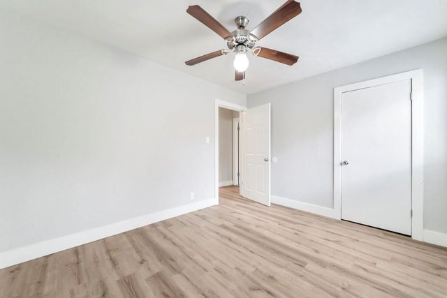 207 W Saunders Street, League City, TX 77573