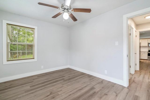 207 W Saunders Street, League City, TX 77573