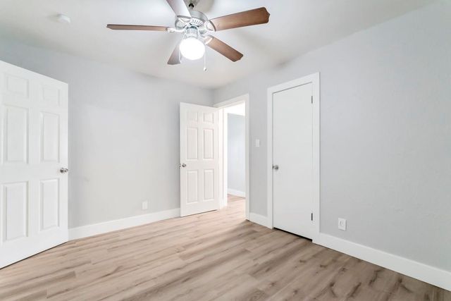 207 W Saunders Street, League City, TX 77573