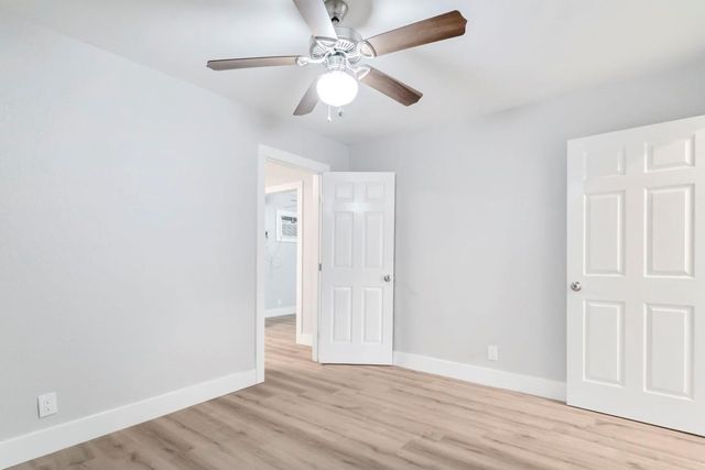 207 W Saunders Street, League City, TX 77573