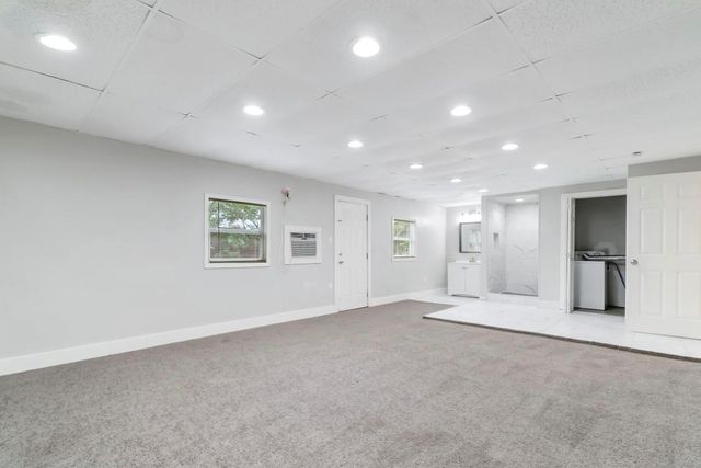 207 W Saunders Street, League City, TX 77573