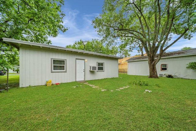 207 W Saunders Street, League City, TX 77573