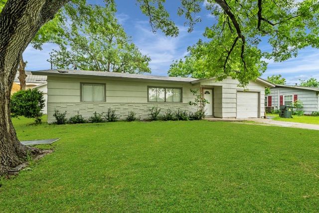 207 W Saunders Street, League City, TX 77573