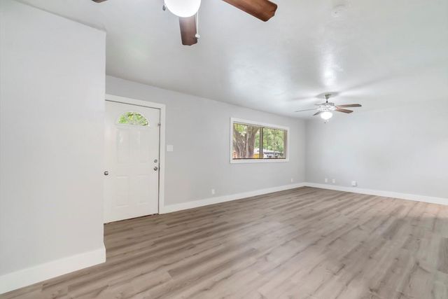 207 W Saunders Street, League City, TX 77573