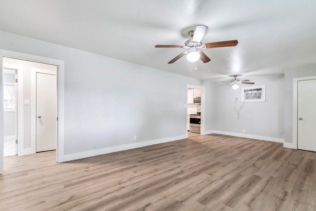 207 W Saunders Street, League City, TX 77573