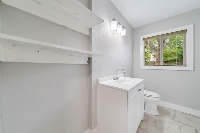 207 W Saunders Street, League City, TX 77573