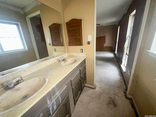 8218 Greenham, San Antonio, TX 78239