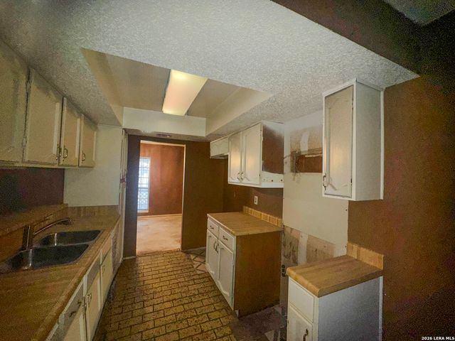 8218 Greenham, San Antonio, TX 78239