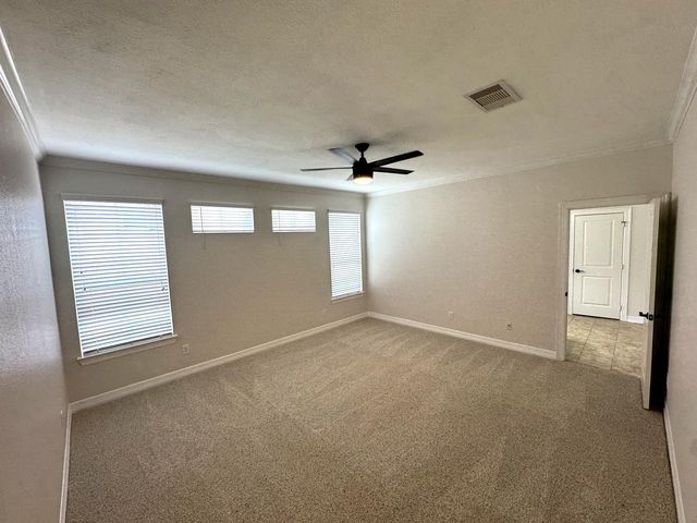 22 W Oaks Drive, Pasadena, TX 77058