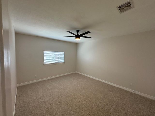 22 W Oaks Drive, Pasadena, TX 77058