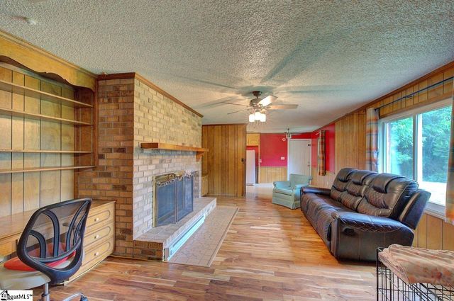 503 Edgewater Road, Woodruff, SC 29388