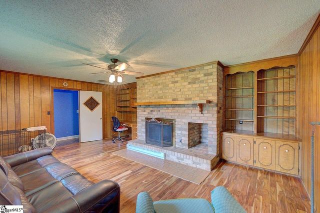 503 Edgewater Road, Woodruff, SC 29388